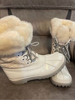 Coach Leonora Winter Boots in women’s size 8